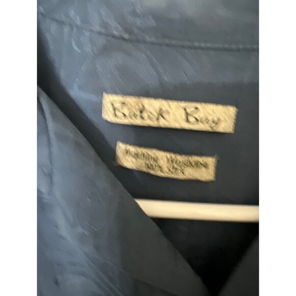 Vintage Blue Silk Camp Shirt Short Sleeve Embossed Floral Pattern Beachy Vacati - Picture 7 of 9